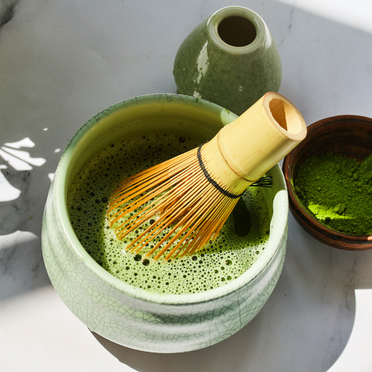 Cómo preparar té matcha correctamente (guía fácil y sin complicaciones)